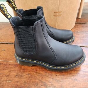 Dr. Martens 2976 Chelsea Boot - Black Size 6